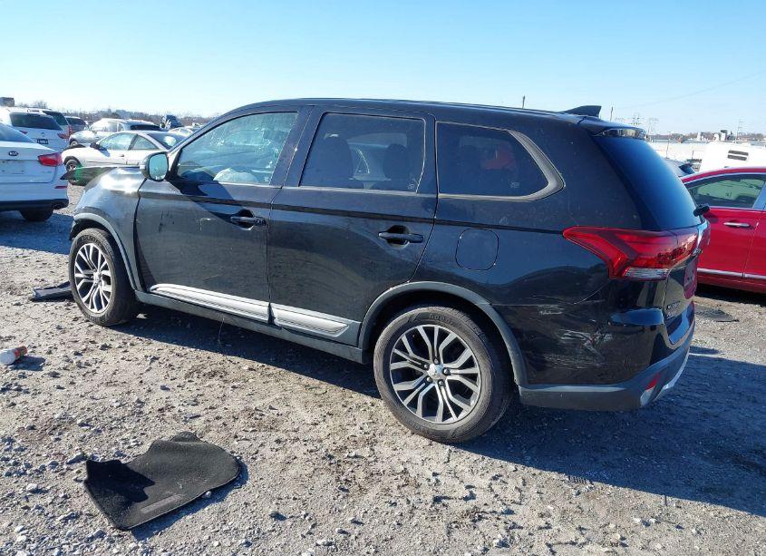 Photo 3 of 2017 Mitsubishi Outlander SE (VIN JA4AD3A37HZ067084)