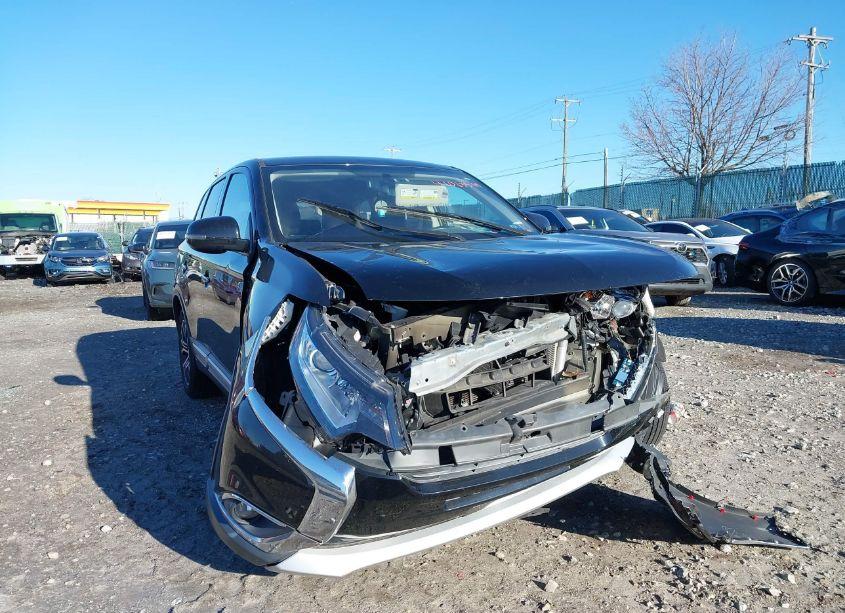 Photo 6 of 2017 Mitsubishi Outlander SE (VIN JA4AD3A37HZ067084)
