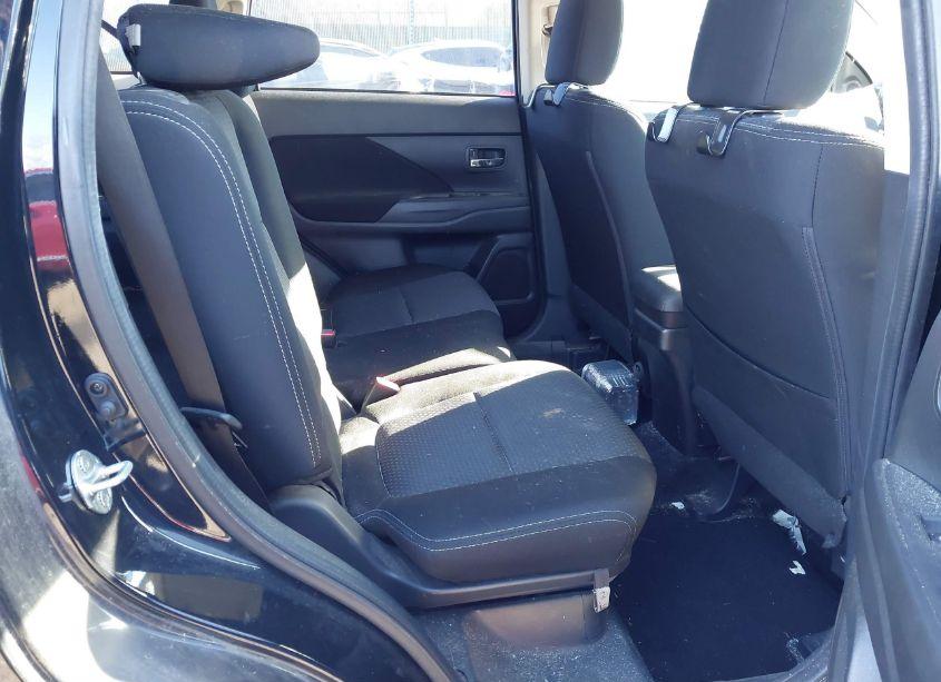 Photo 8 of 2017 Mitsubishi Outlander SE (VIN JA4AD3A37HZ067084)