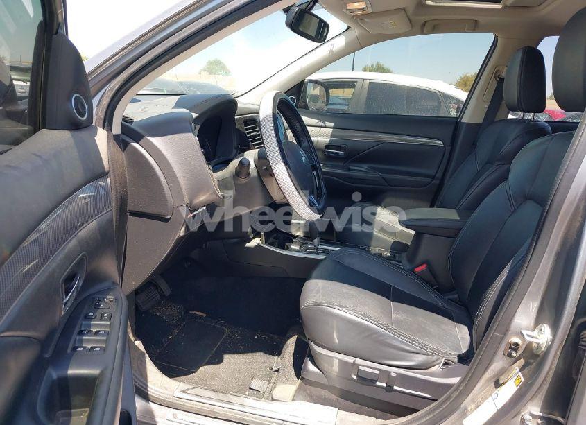 Photo 5 of 2019 Mitsubishi Outlander SEL (VIN JA4AD3A37KZ055136)