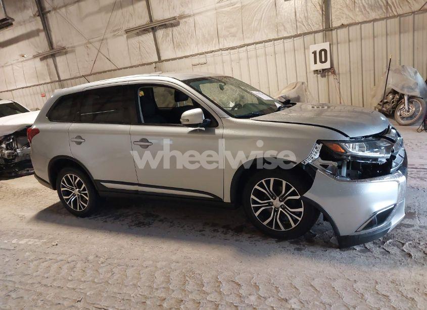 Photo 13 of 2016 Mitsubishi Outlander SE (VIN JA4AD3A38GZ003649)