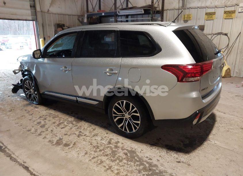 Photo 3 of 2016 Mitsubishi Outlander SE (VIN JA4AD3A38GZ003649)
