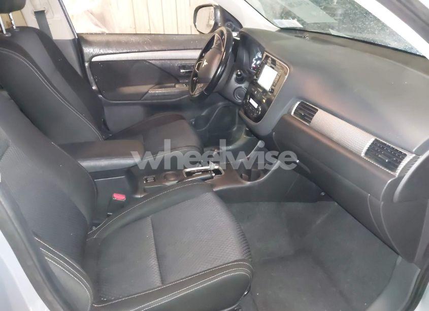 Photo 5 of 2016 Mitsubishi Outlander SE (VIN JA4AD3A38GZ003649)