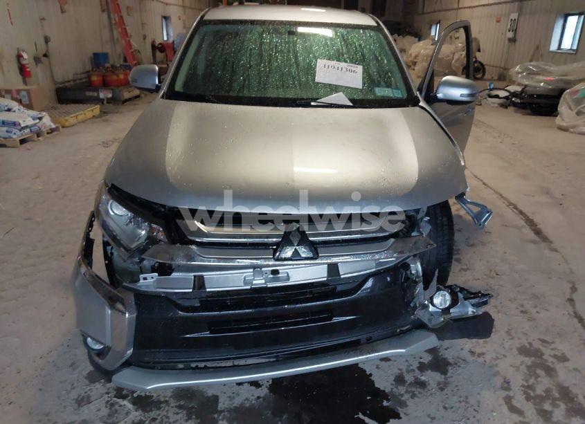 Photo 6 of 2016 Mitsubishi Outlander SE (VIN JA4AD3A38GZ003649)