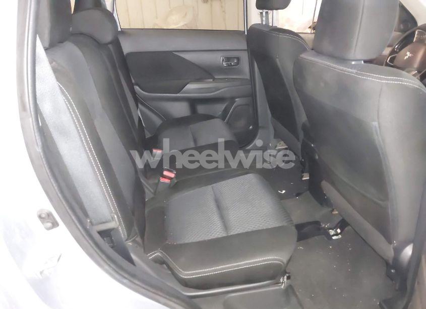 Photo 8 of 2016 Mitsubishi Outlander SE (VIN JA4AD3A38GZ003649)