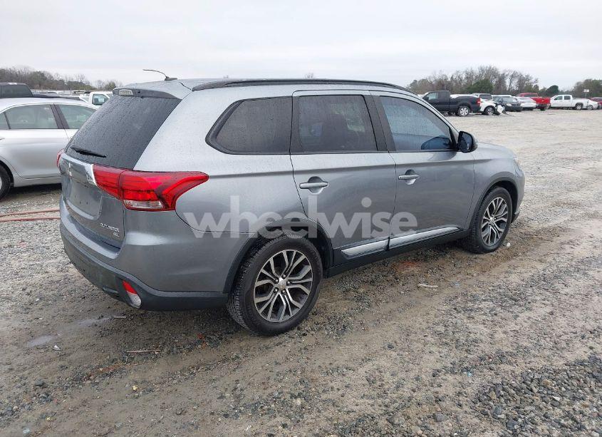Photo 4 of 2016 Mitsubishi Outlander SEL (VIN JA4AD3A38GZ017907)