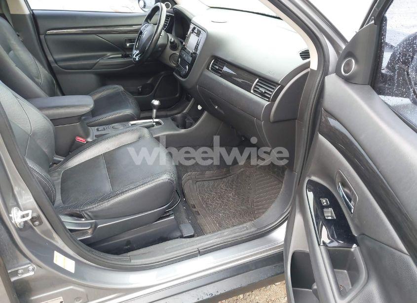 Photo 5 of 2016 Mitsubishi Outlander SEL (VIN JA4AD3A38GZ017907)