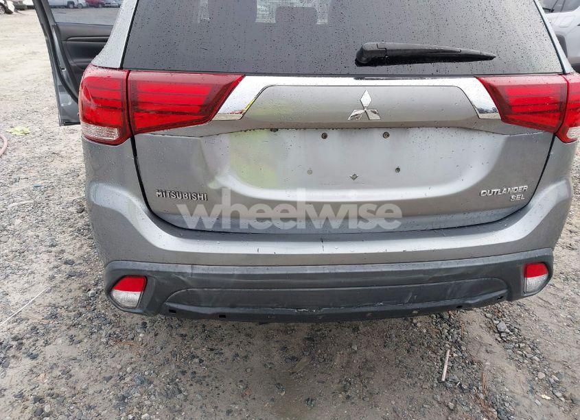 Photo 6 of 2016 Mitsubishi Outlander SEL (VIN JA4AD3A38GZ017907)