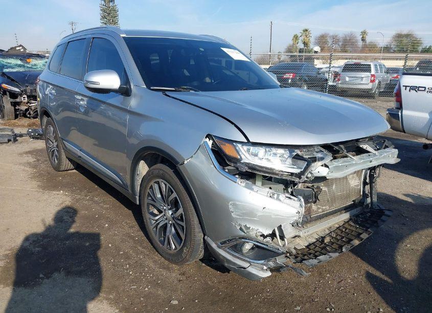 2018 Mitsubishi Outlander SEL (VIN JA4AD3A38JJ005732) main photo