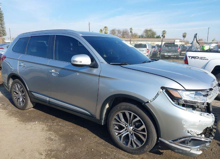 Photo 14 of 2018 Mitsubishi Outlander SEL (VIN JA4AD3A38JJ005732)