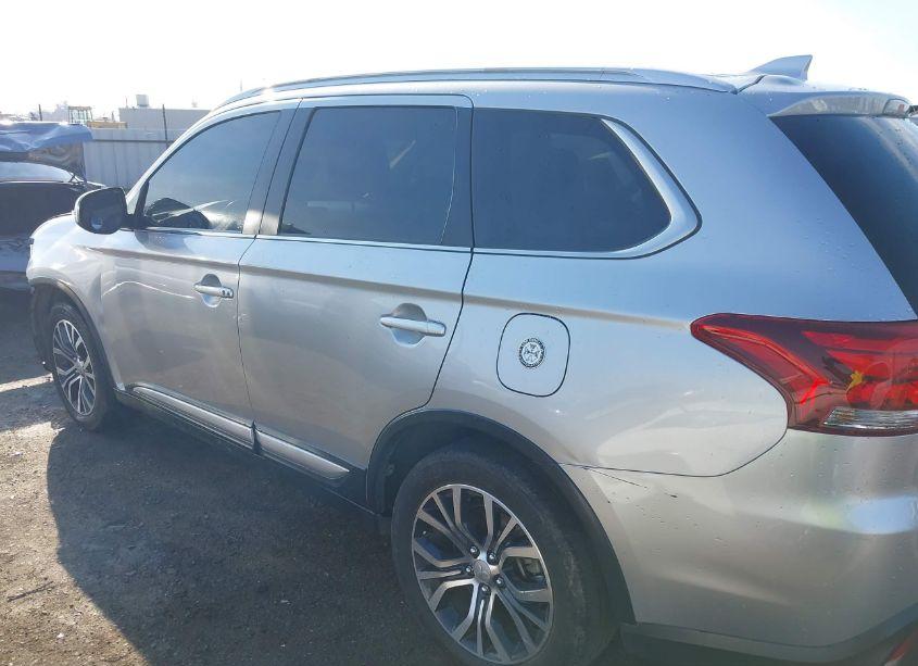 Photo 15 of 2018 Mitsubishi Outlander SEL (VIN JA4AD3A38JJ005732)