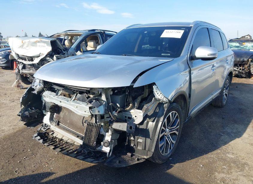 Photo 2 of 2018 Mitsubishi Outlander SEL (VIN JA4AD3A38JJ005732)