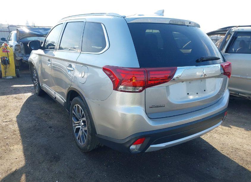 Photo 3 of 2018 Mitsubishi Outlander SEL (VIN JA4AD3A38JJ005732)