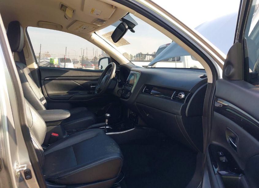 Photo 5 of 2018 Mitsubishi Outlander SEL (VIN JA4AD3A38JJ005732)