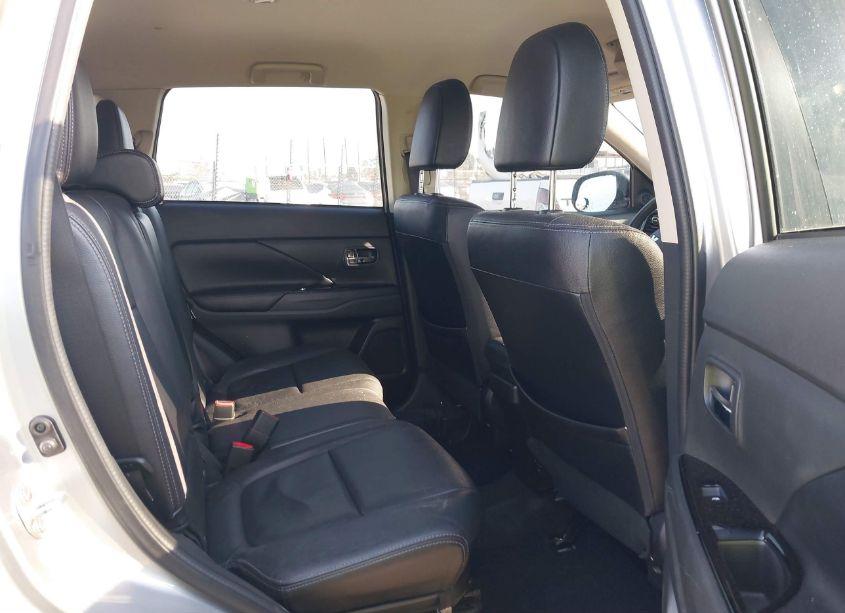 Photo 8 of 2018 Mitsubishi Outlander SEL (VIN JA4AD3A38JJ005732)