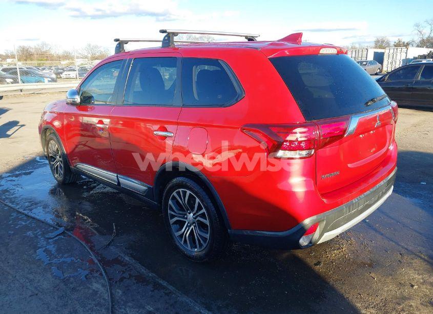 Photo 3 of 2018 Mitsubishi Outlander SE (VIN JA4AD3A38JZ011175)