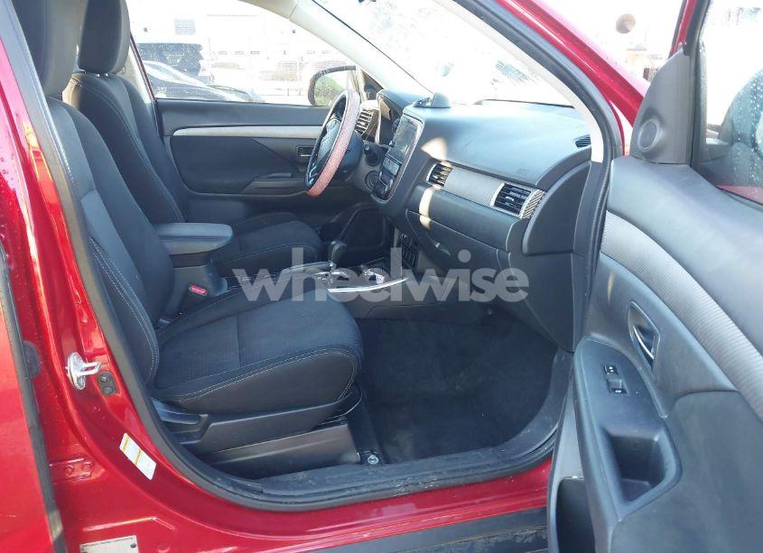 Photo 5 of 2018 Mitsubishi Outlander SE (VIN JA4AD3A38JZ011175)