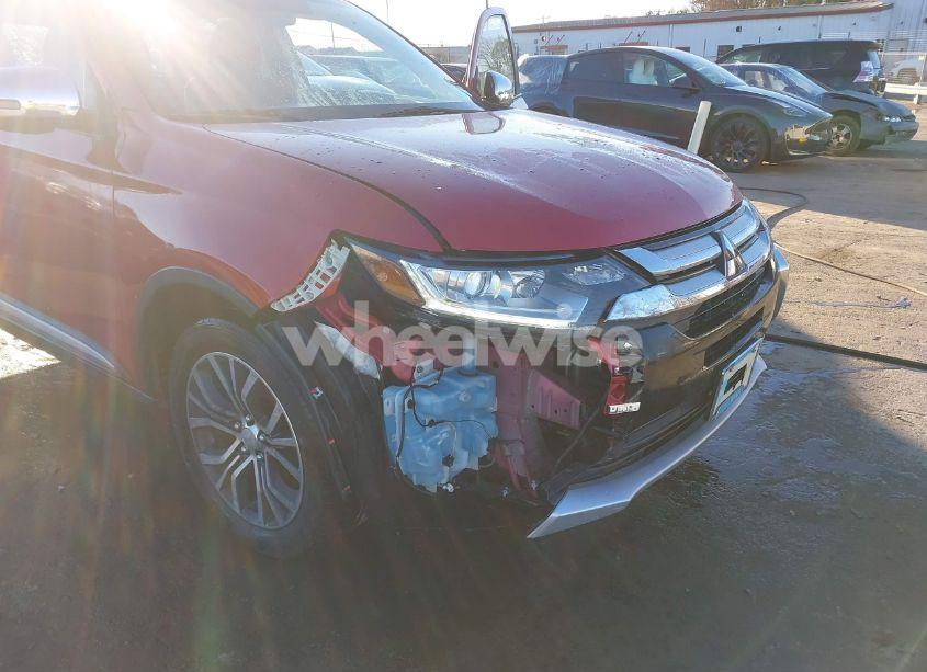 Photo 6 of 2018 Mitsubishi Outlander SE (VIN JA4AD3A38JZ011175)