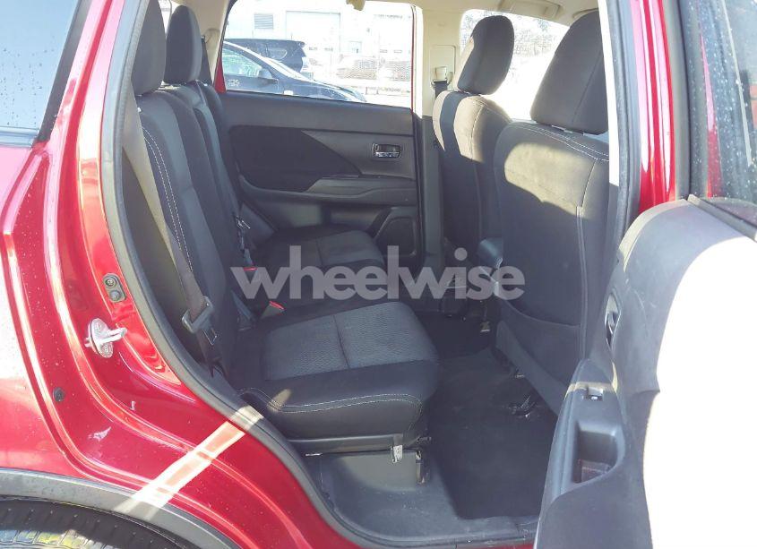 Photo 8 of 2018 Mitsubishi Outlander SE (VIN JA4AD3A38JZ011175)
