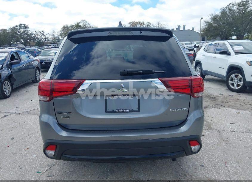 Photo 16 of 2018 Mitsubishi Outlander LE (VIN JA4AD3A38JZ020054)