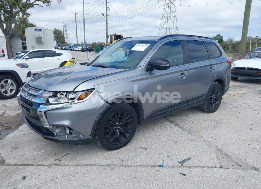 Photo 2 of 2018 Mitsubishi Outlander LE (VIN JA4AD3A38JZ020054)