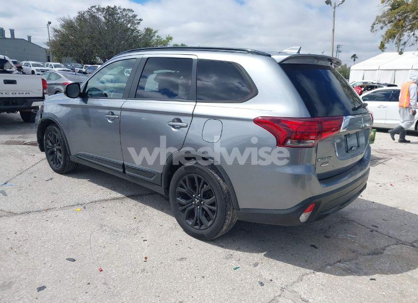 Photo 3 of 2018 Mitsubishi Outlander LE (VIN JA4AD3A38JZ020054)