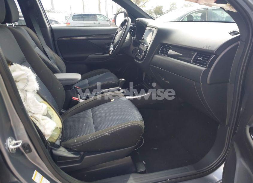 Photo 5 of 2018 Mitsubishi Outlander LE (VIN JA4AD3A38JZ020054)