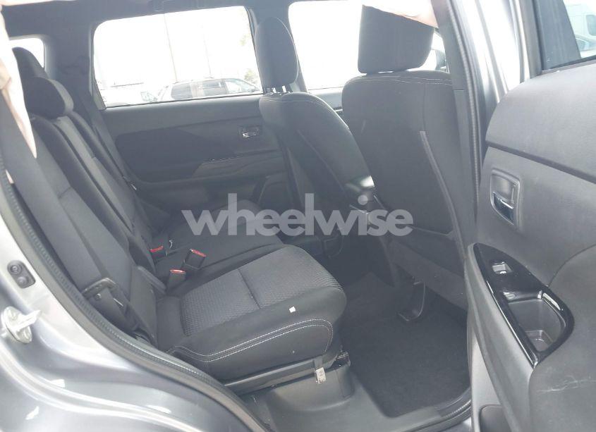 Photo 8 of 2018 Mitsubishi Outlander LE (VIN JA4AD3A38JZ020054)