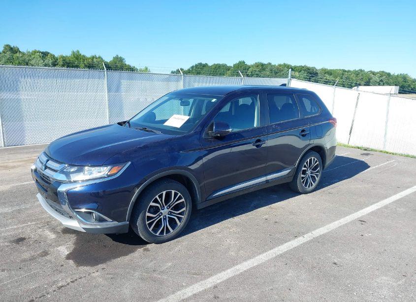 Photo 2 of 2018 Mitsubishi Outlander SE (VIN JA4AD3A38JZ051868)