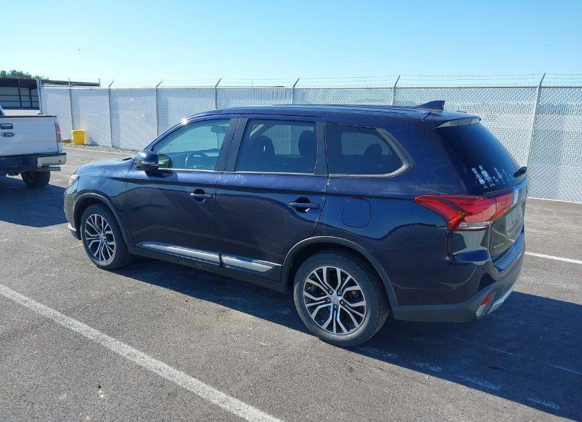Photo 3 of 2018 Mitsubishi Outlander SE (VIN JA4AD3A38JZ051868)