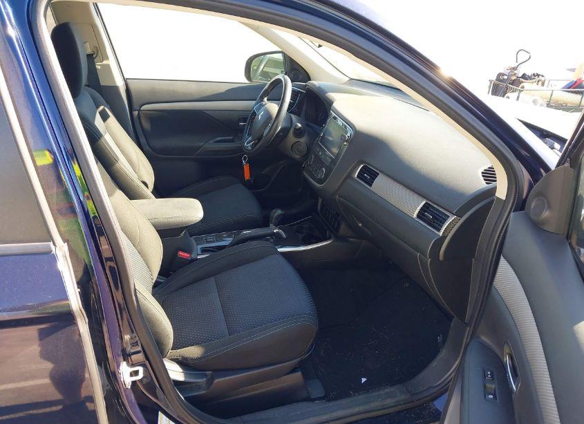 Photo 5 of 2018 Mitsubishi Outlander SE (VIN JA4AD3A38JZ051868)