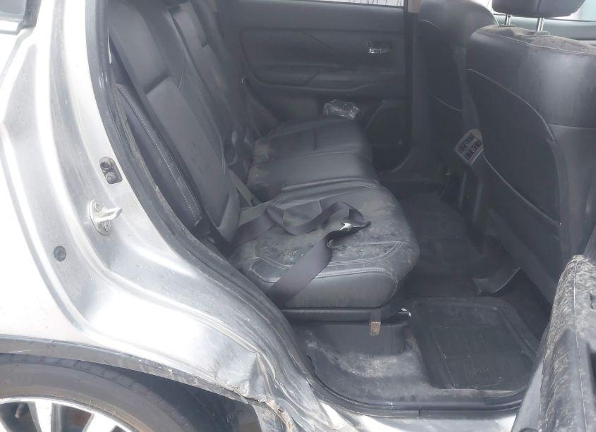 Photo 8 of 2020 Mitsubishi Outlander LE 2.4/SE 2.4/SEL 2.4/SP 2.4 (VIN JA4AD3A38LJ000324)