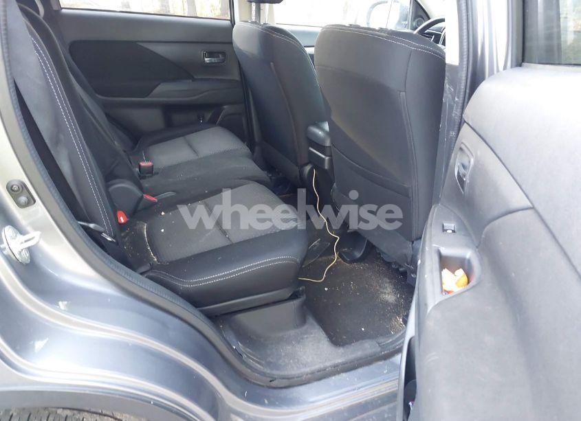 Photo 8 of 2016 Mitsubishi Outlander SE (VIN JA4AD3A39GZ020587)