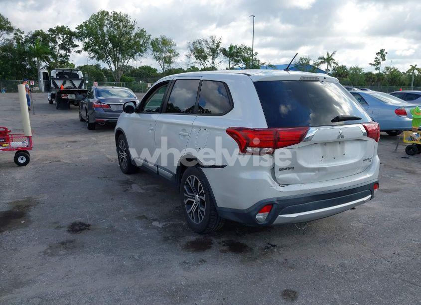 Photo 3 of 2016 Mitsubishi Outlander SE (VIN JA4AD3A39GZ056862)