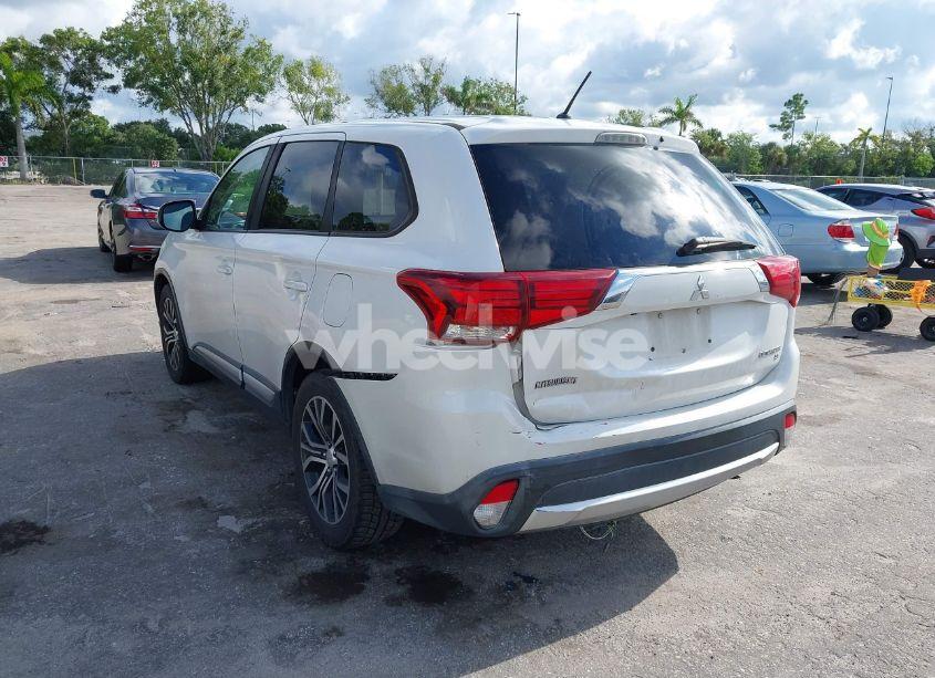 Photo 6 of 2016 Mitsubishi Outlander SE (VIN JA4AD3A39GZ056862)
