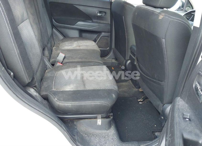 Photo 8 of 2016 Mitsubishi Outlander SE (VIN JA4AD3A39GZ056862)