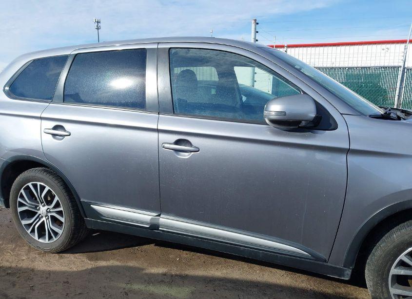 Photo 13 of 2017 Mitsubishi Outlander SE (VIN JA4AD3A39HZ022132)