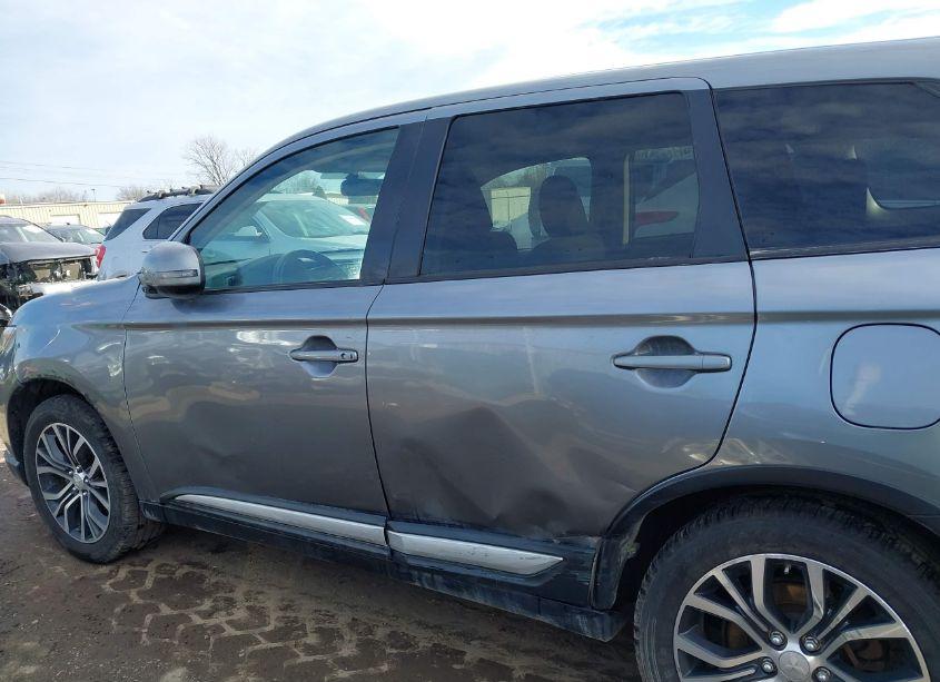 Photo 14 of 2017 Mitsubishi Outlander SE (VIN JA4AD3A39HZ022132)