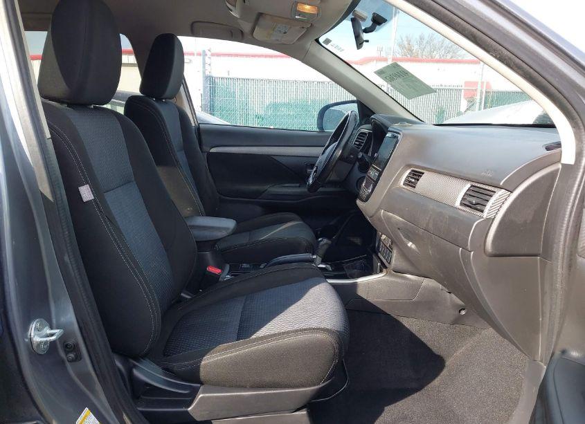 Photo 5 of 2017 Mitsubishi Outlander SE (VIN JA4AD3A39HZ022132)