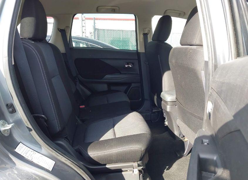Photo 8 of 2017 Mitsubishi Outlander SE (VIN JA4AD3A39HZ022132)