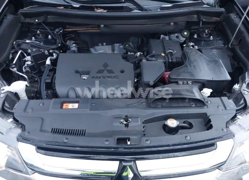 Photo 10 of 2018 Mitsubishi Outlander SE (VIN JA4AD3A39JZ003201)