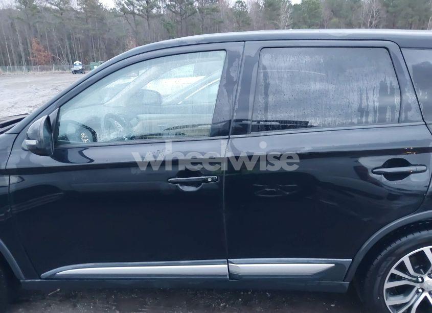 Photo 14 of 2018 Mitsubishi Outlander SE (VIN JA4AD3A39JZ003201)
