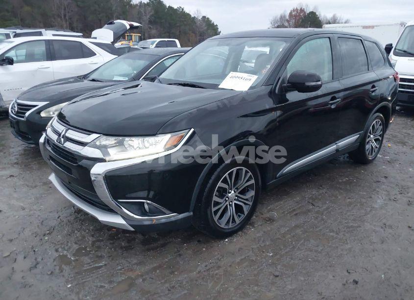 Photo 2 of 2018 Mitsubishi Outlander SE (VIN JA4AD3A39JZ003201)
