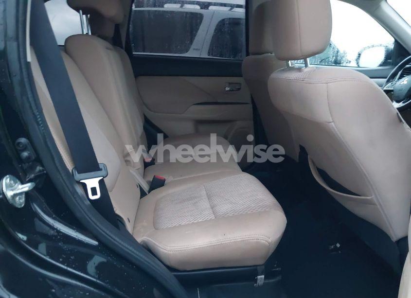 Photo 8 of 2018 Mitsubishi Outlander SE (VIN JA4AD3A39JZ003201)