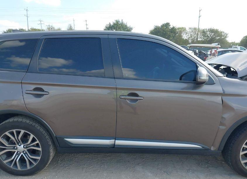 Photo 13 of 2018 Mitsubishi Outlander SE (VIN JA4AD3A39JZ009452)