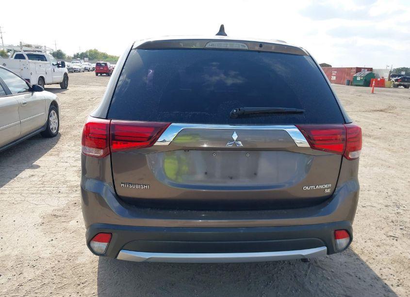 Photo 16 of 2018 Mitsubishi Outlander SE (VIN JA4AD3A39JZ009452)