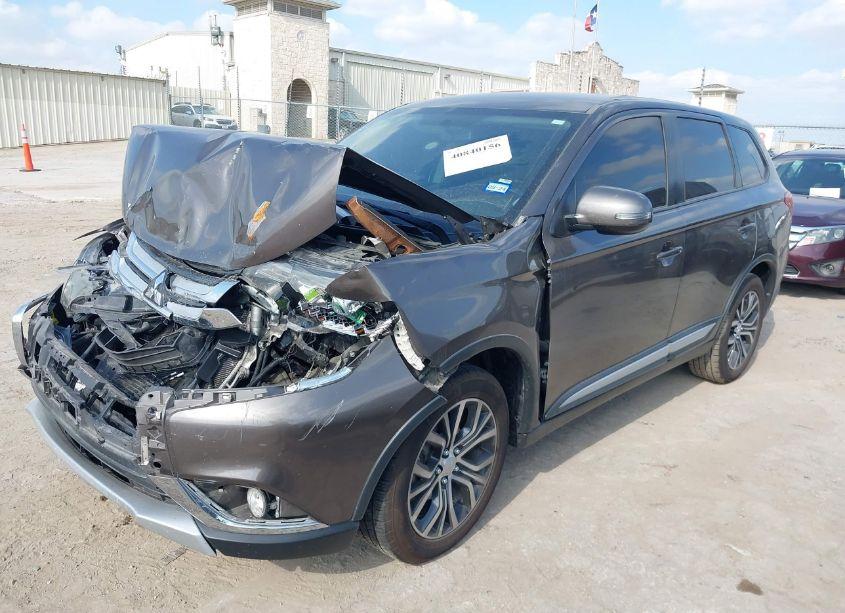 Photo 2 of 2018 Mitsubishi Outlander SE (VIN JA4AD3A39JZ009452)