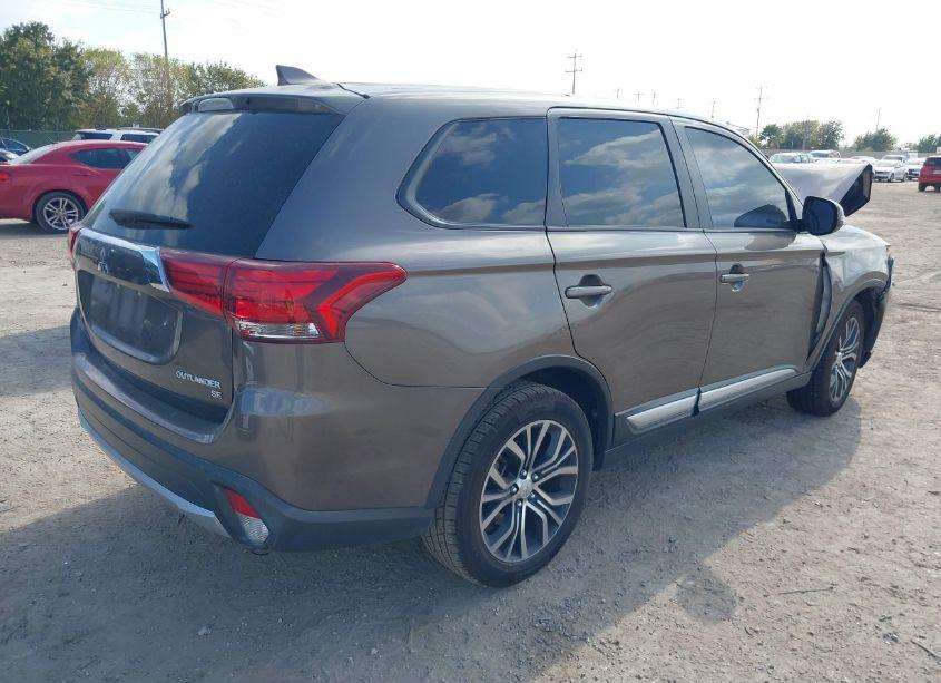 Photo 4 of 2018 Mitsubishi Outlander SE (VIN JA4AD3A39JZ009452)
