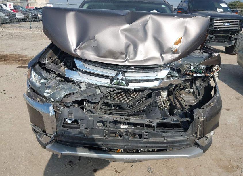 Photo 6 of 2018 Mitsubishi Outlander SE (VIN JA4AD3A39JZ009452)