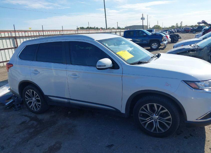 Photo 13 of 2018 Mitsubishi Outlander SEL (VIN JA4AD3A39JZ010200)